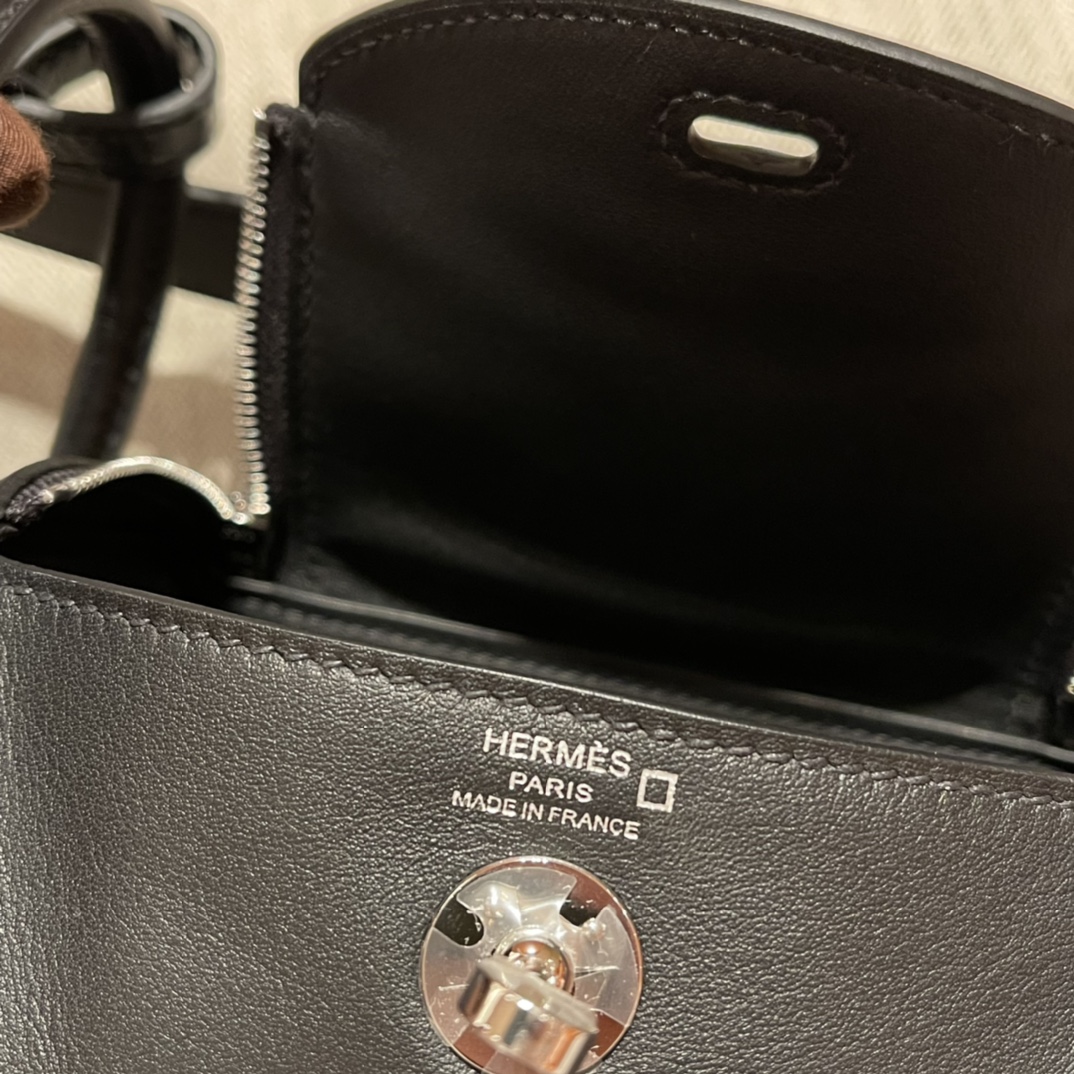 에르메스 미니 린디백 블랙 은장 스위프트 악어가죽 핸들